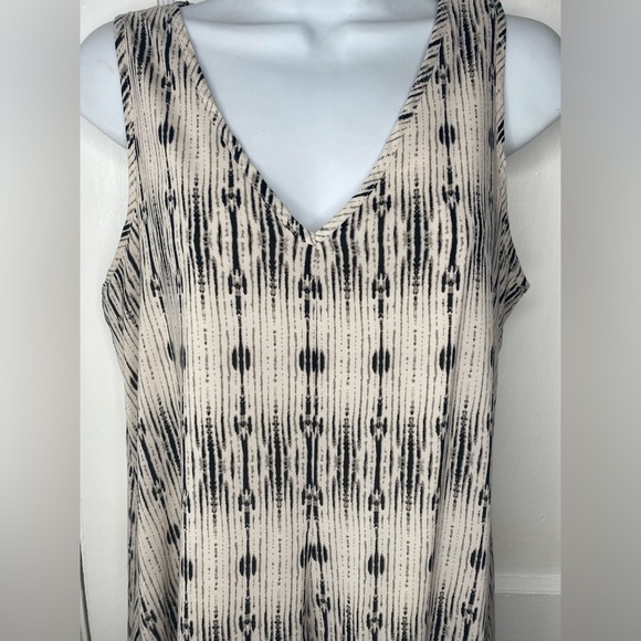 CARMEN MARC VALVO Black and Cream Patterned Dress. - Picture 2 of 9